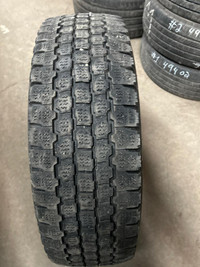 4 pneus dhiver LT225/75R16 115/112Q Bridgestone Blizzak W965 51.5% dusure, mesure 9-9-8-7/32