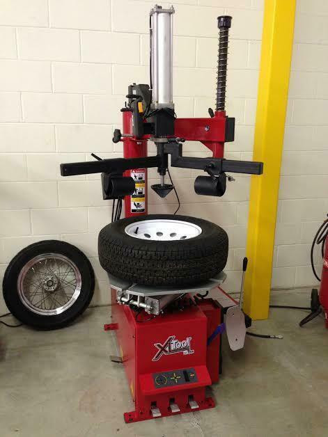 Machine a pneus - Monte demonte pneu / tire changer BRAS HELPER in Other in Laval / North Shore - Image 3