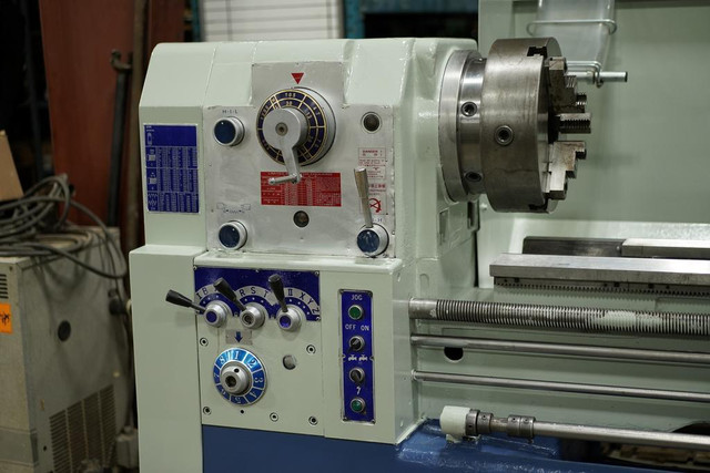 Modern 560 x 2000 Manual Lathe in Other Business & Industrial - Image 2