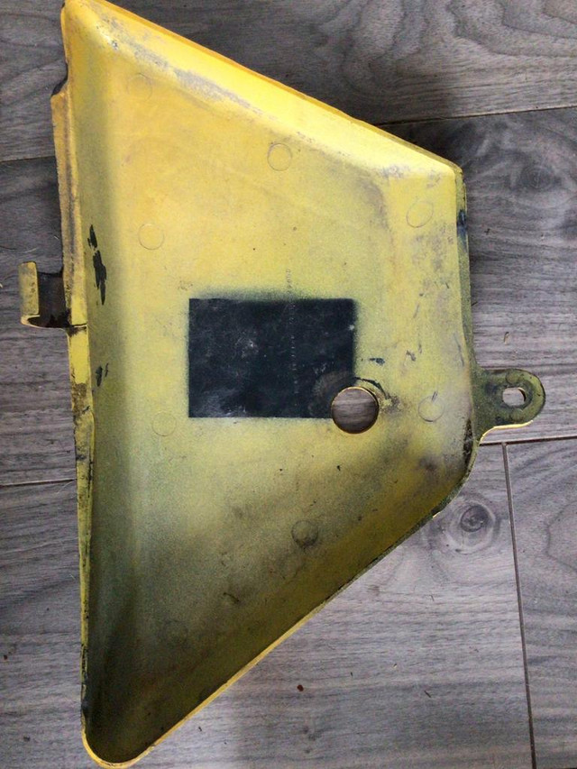 1978 1979 Suzuki TS125 Left Oil Tank Side Cover in Motorcycle Parts & Accessories - Image 2