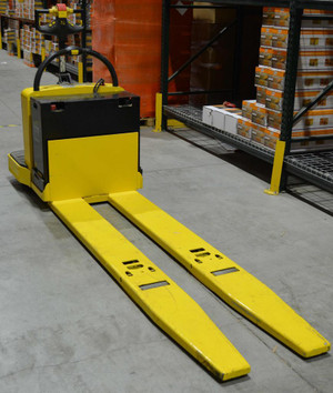 Magnum B90Z 24V Electric Ride on Jack/ Pallet Truck with Extra Long 8 Ft Forks  , 8000 lbs Capacity, 28 x 95 Ontario Preview