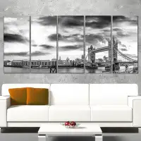 Design Art Black and White View of London Panorama 5 Piece Wall Art on Wrapped Canvas Set
