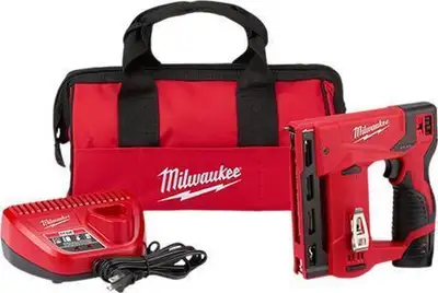 Milwaukee M12 3/8 Crown Stapler Kit