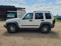 Parting out WRECKING: 2006 Jeep Liberty Parts