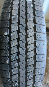 4 pneus dété P265/70R17 113R Goodyear Wrangler SR-A 28.5% dusure, mesure 8-8-8-8/32