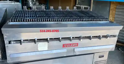 Vulcan Grille. Charbroiler 50” Gas Nat Comme Neuf/Like New!