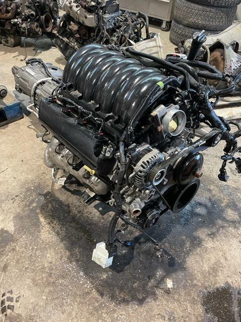 2020 GMC 5.3  ECOTEC  L84  ENGINE WITH TRANSMISSION AND TRANSFERCASE in Engine & Engine Parts - Image 3
