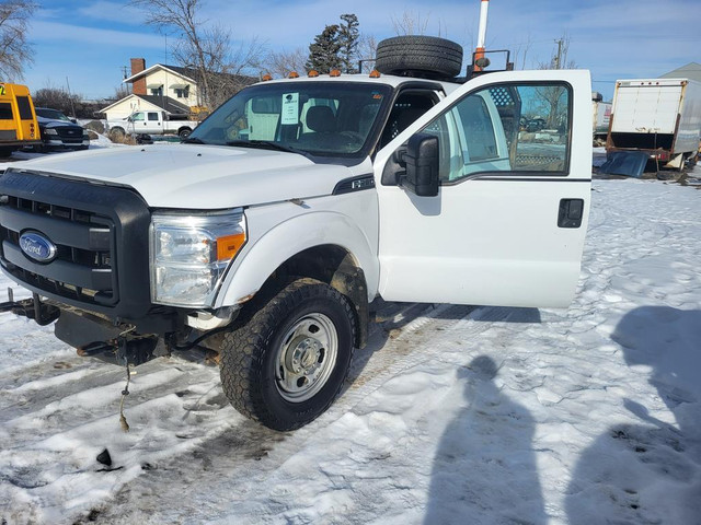 2014 Ford F350 Super Duty 6.2L 4x4 For Parting out in Auto Body Parts in Saskatchewan - Image 3