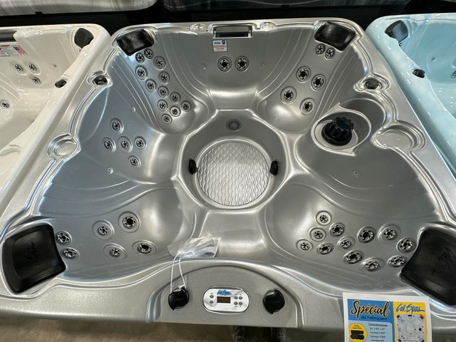 ** EN STOCK ** Liquidation Spa in Hot Tubs & Pools in Longueuil / South Shore - Image 3