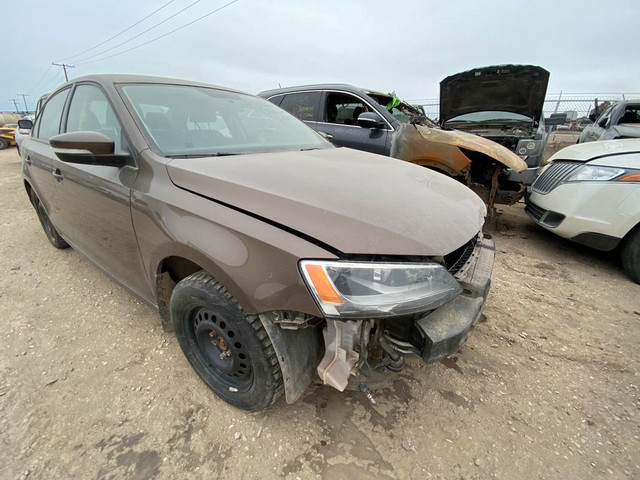 2012 Volkswagen Jetta Sedan: ONLY FOR PARTS in Auto Body Parts - Image 3