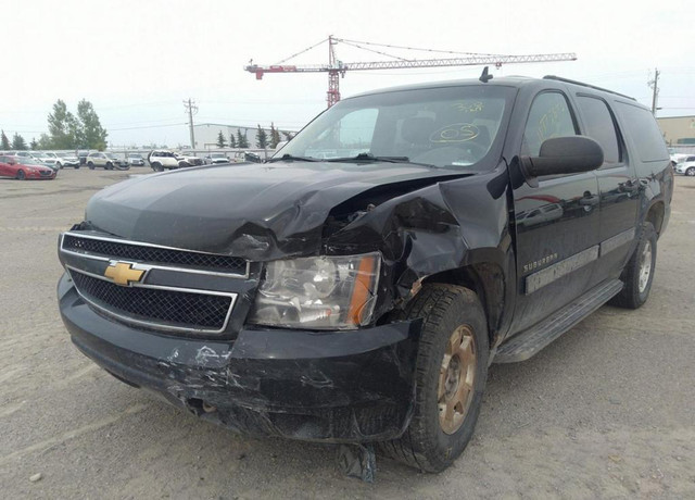 2014 Chevrolet Suburban 1500 4WD 5.3L For Parting Out in Auto Body Parts in Manitoba - Image 3