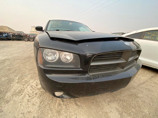 2010 Dodge Charger 4dr Sdn R/T AWD: ONLY FOR PARTS in Auto Body Parts - Image 3