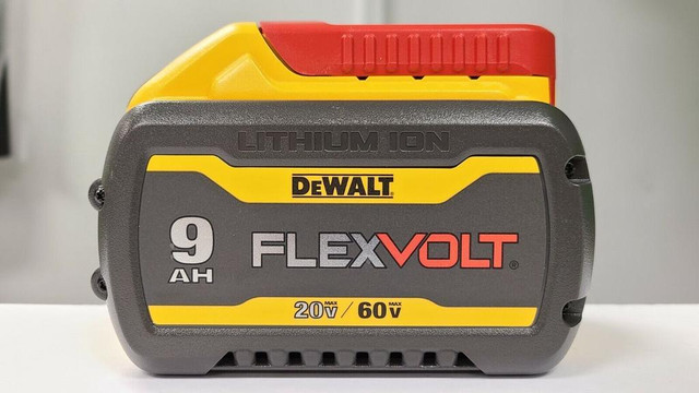 60V DeWALT FlexVolt 9Ah Li-Ion Battery in Power Tools in Calgary
