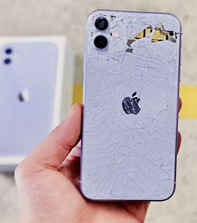 iPhone 11 PRO &amp; 11 PRO MAX broken cracked back glass repair FAST ** in Cell Phone Services in Toronto (GTA) - Image 2