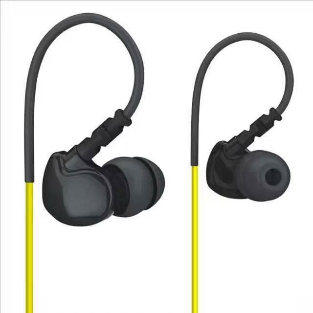 iPhone And Samsung Wireless Magnatic Hold  Bluetooth  Earbuds SPORT Stereo Headphone Headset in Cell Phone Accessories in City of Montréal - Image 3