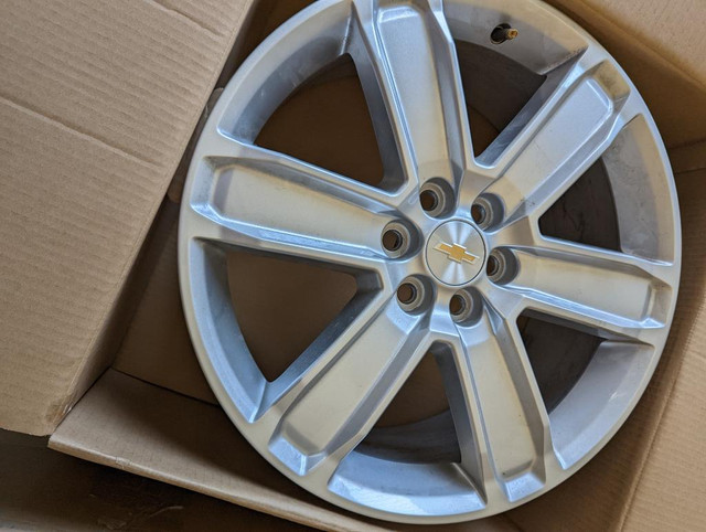 BRAND NEW   CHEVY TRAVERSE / BLAZER   FACTORY OEM  20 INCH ALLOY WHEEL SET OF FOUR     .NO SENSORS in Tires & Rims in Ontario - Image 4