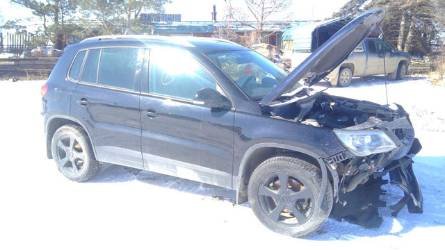 Parting out WRECKING: 2011 Volkswagen Tiguan in Other Parts & Accessories