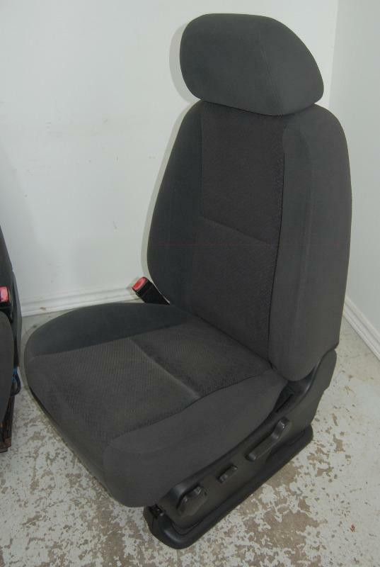 2012 Chev Truck Silverado Sierra Black Cloth Front Seats in Other Parts & Accessories in St. Catharines - Image 2