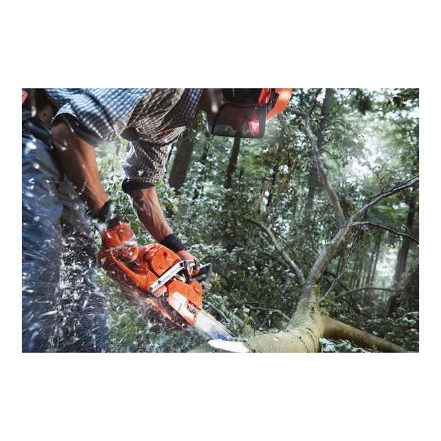 HOC HUSQVARNA 555 GAS CHAINSAW + SUBSIDIZED SHIPPING + 2 YEAR WARRANTY in Power Tools - Image 2