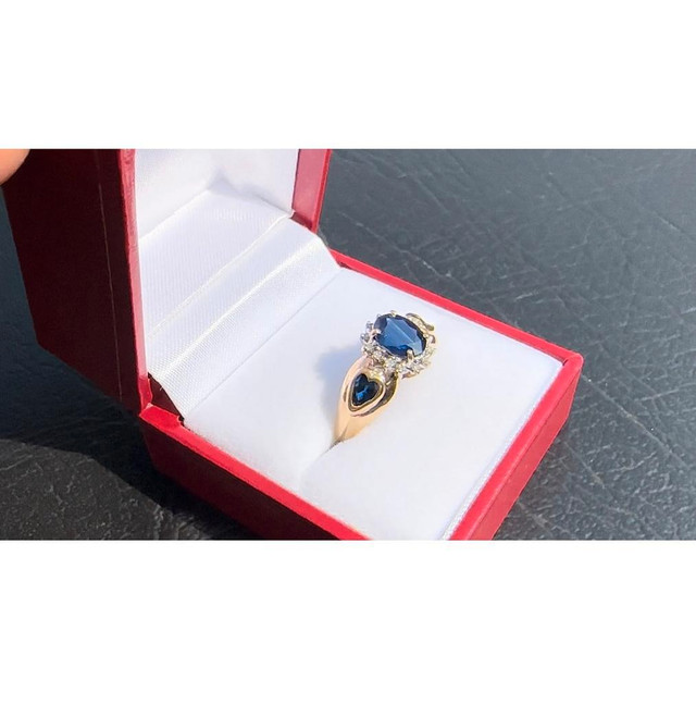 #413 - 10kt Yellow Gold, Sapphire &amp; Diamond “Heart” Ring, Size 9 1/4 in Jewellery & Watches - Image 2
