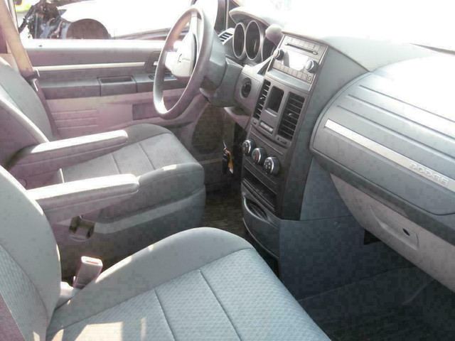 2008 2009 2010 Dodge Caravan 3.3 4.0L Automatic pour piece # for parts # part out in Auto Body Parts in Québec - Image 4