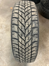 4 pneus dhiver P205/60R16 92T Goodyear Ultra Grip Winter 41.5% dusure, mesure 8-8-7-7/32