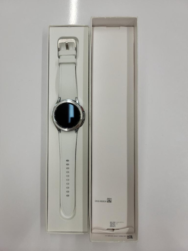 SAMSUNG GALAXY WATCH ACTIVE, ACTIVE 2, WATCH 4, 4 CLASSIC,WATCH 5,5 PRO  NEW CONDITION WITH ACCESSORIES 1 Year WARRANTY in Cell Phone Accessories in Québec