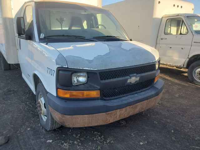 2006 Chevrolet 3500 Cutaway 6.6L Diesel For Parting out in Auto Body Parts in Saskatchewan - Image 2