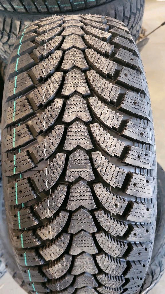 4 pneus dhiver neufs P225/50R17 98T Maxtrek Trek M900 ice in Tires & Rims in Québec City - Image 4