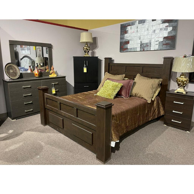 Wooden Bedroom Set in Queen Size in Beds & Mattresses in Oakville / Halton Region