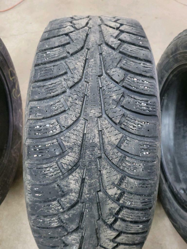 4 pneus d'hiver P235/55R17 103T Nokian Nordman 5 33.5% d'usure, mesure 8-8-8-8/32 in Tires & Rims in Québec City