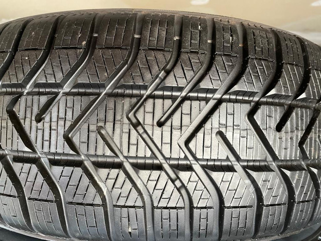 1 pneu 195/55/16 Pirelli winter runflat presque nouveau in Tires & Rims in Laval / North Shore