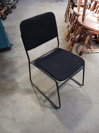 chaises empilables en materiel (noir)