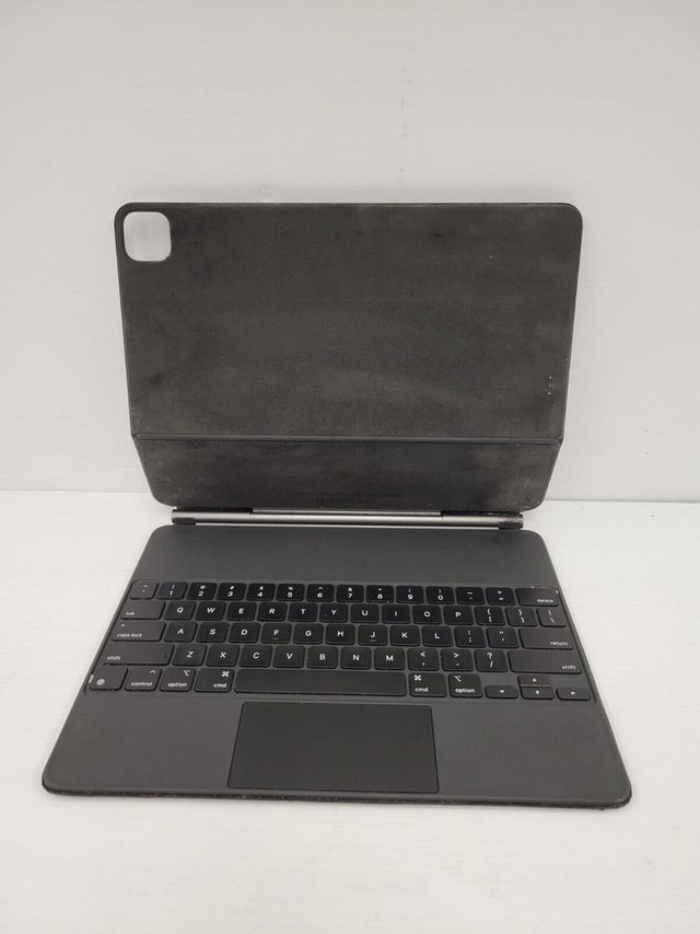 (I-33609) Apple Magic Keyboard in iPad & Tablet Accessories in Alberta - Image 2