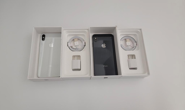 iPhone X 64GB 256GB CANADIAN MODELS NEW CONDITION WITH ACCESSORIES 1 Year WARRANTY INCLUDED in Cell Phones in Fort McMurray