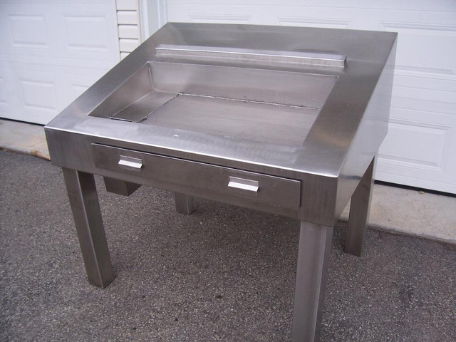 Table dinspection / triage en acier inoxydable --- Stainless steel Sorting / inspection table in Other Business & Industrial in West Island - Image 3