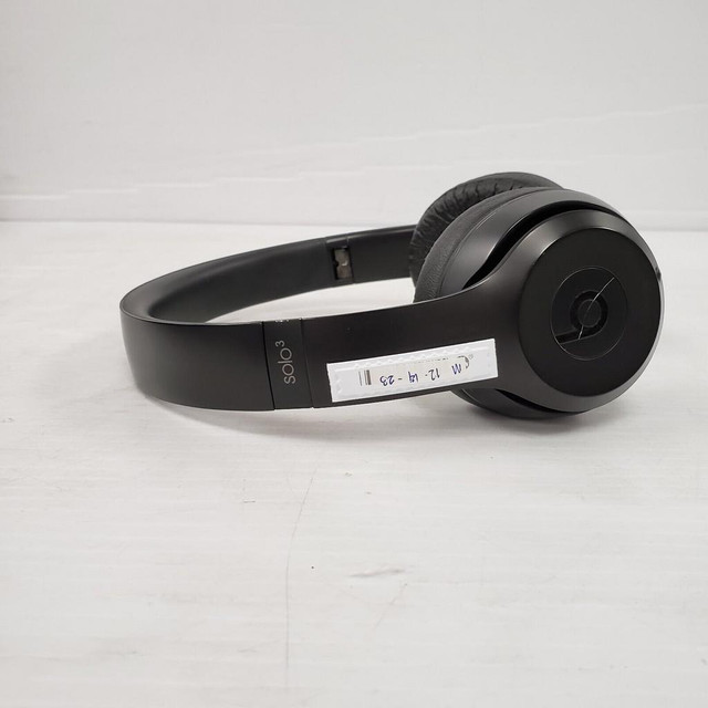 (52356-1) Apple A1796 Beats Solo 3 Headphones in Headphones in Alberta - Image 3