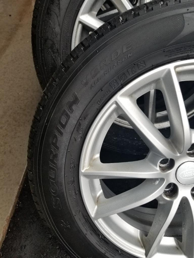 BRAND NEW TAKE OFF 2018 LAND ROVER FACTORY OEM 19 INCH ALLOY WHEELS WITH HIGH PERFORMANCE PIRELLI  235 / 65 / 19  TIRES in Tires & Rims in Ontario - Image 3