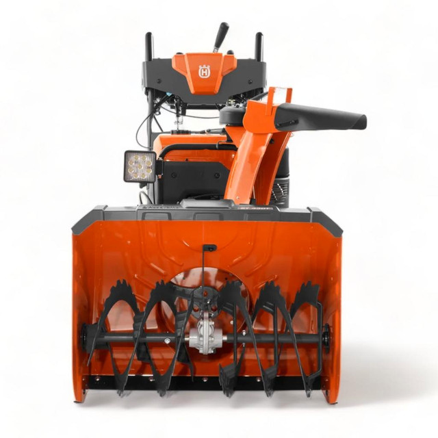 HOC HUSQVARNA ST424T 24 INCH PROFESSIONAL SNOW BLOWER + FREE SHIPPING in Power Tools - Image 4