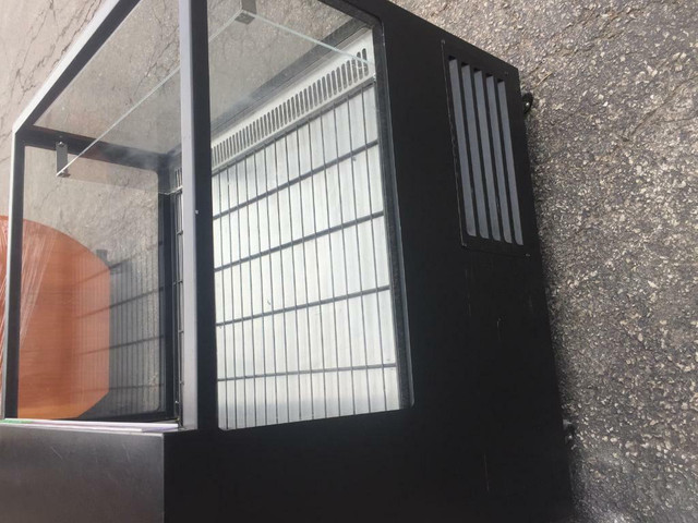 Amteco Spot Refrigerated  Display Merchandiser in Industrial Kitchen Supplies in Toronto (GTA) - Image 4