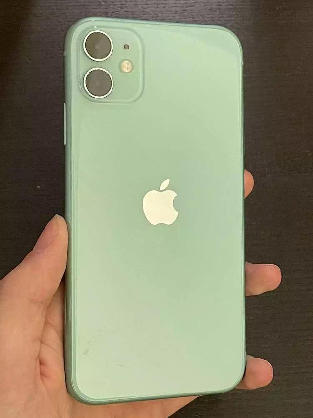 iPhone 11 64 GB Unlocked -- Buy from a trusted source (with 5-star customer service!) in Cell Phones in Vancouver - Image 4