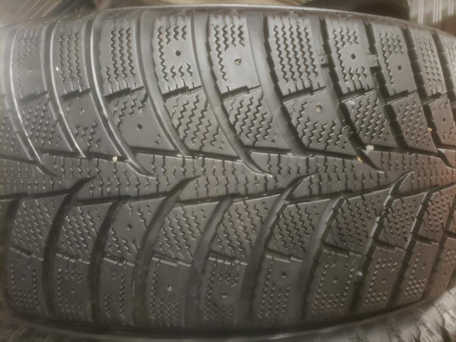 (TH51) 4 Pneus Hiver - 4 Winter Tires 215-60-17 Laufenn 7-8/32 in Tires & Rims in Greater Montréal - Image 2