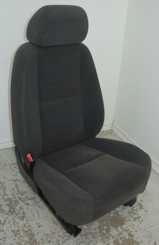 2012 Chev Truck Silverado Sierra Black Cloth Front Seats in Other Parts & Accessories in St. Catharines - Image 4