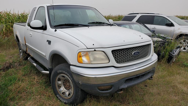 Parting out WRECKING: 2001 Ford F150 in Other Parts & Accessories - Image 3