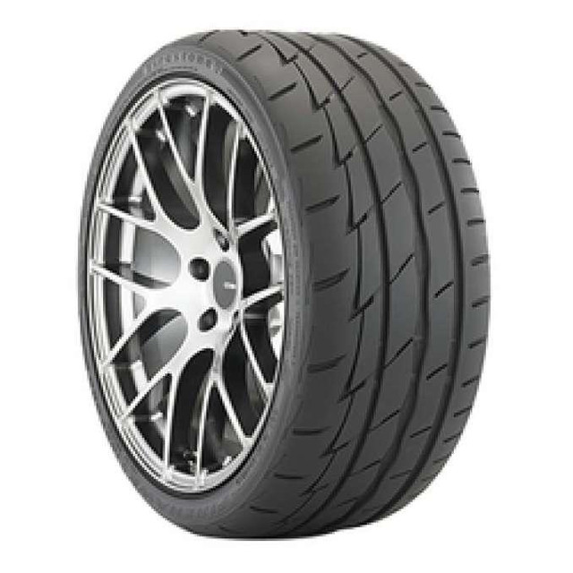 Pneus neufs de performance pour voitures sports ! in Tires & Rims in Granby