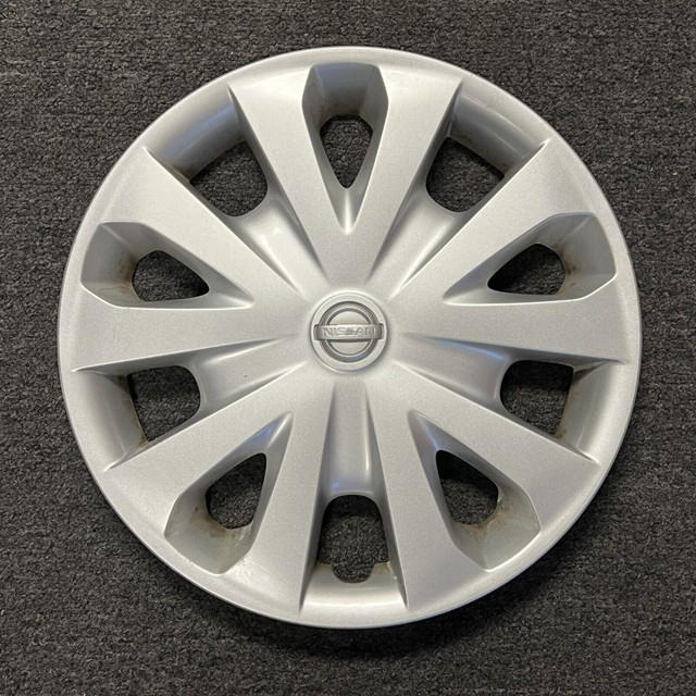 Nissan Versa 2009-2011 wheel cover enjoliveur hubcap couvercle cap de roue in Auto Body Parts in Greater Montréal