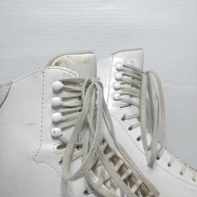 Jackson Classique Figure Skates - Size 6C - Pre-owned - S5NW4Q in Other in Calgary - Image 4