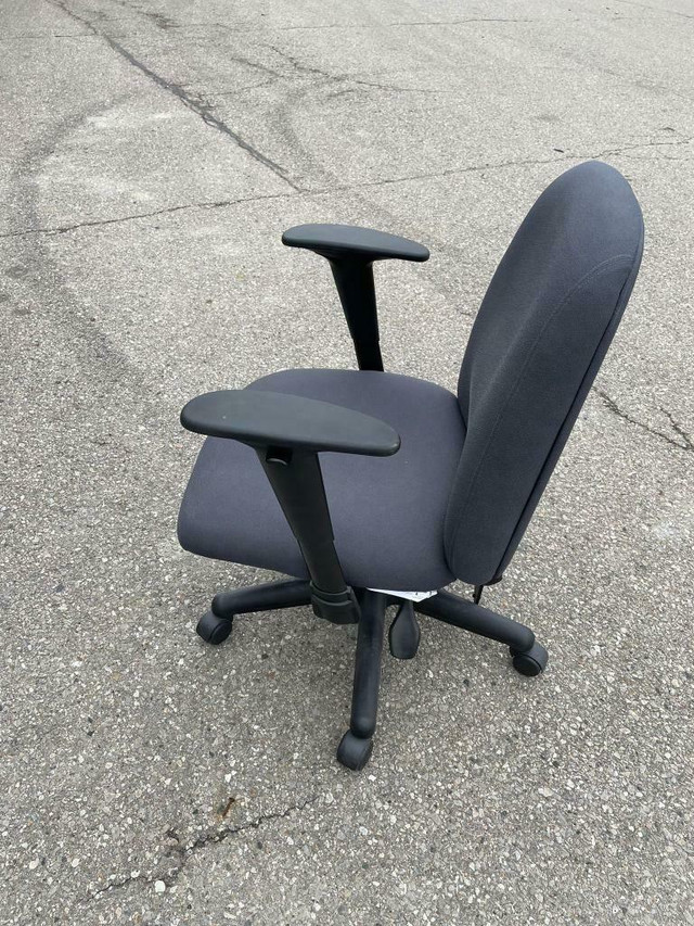 Hart Task Chair in Excellent Condition-Call us now! in Chairs & Recliners in Toronto (GTA) - Image 3