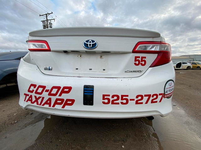 2013 Toyota Camry Hybrid 4dr Sdn LE: ONLY FOR PARTS in Auto Body Parts - Image 3