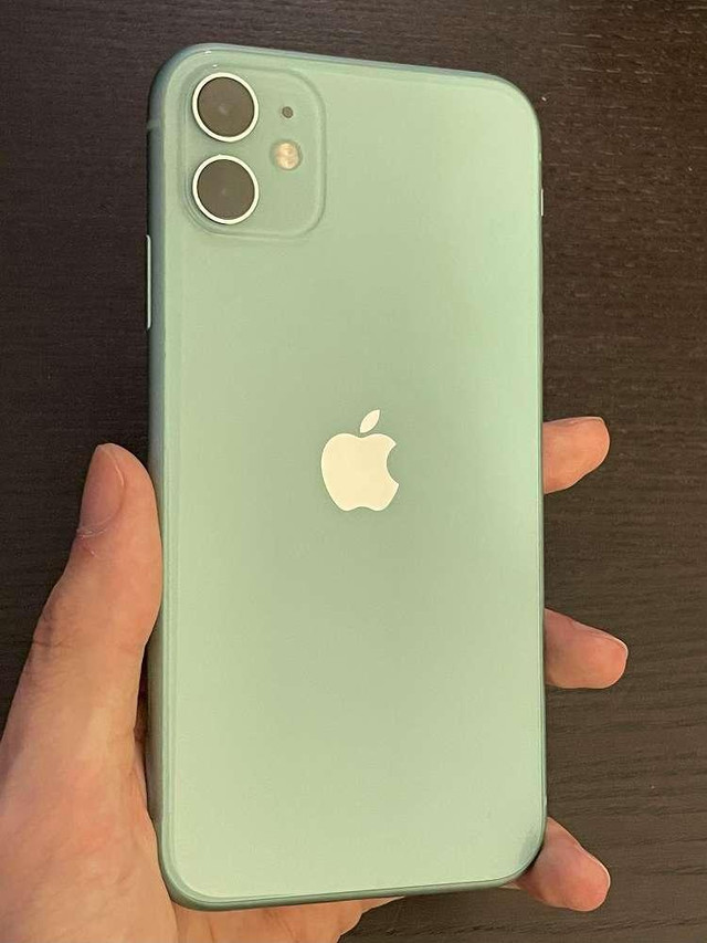 iPhone 11 256 GB Unlocked -- Buy from a trusted source (with 5-star customer service!) in Cell Phones in City of Montréal - Image 4